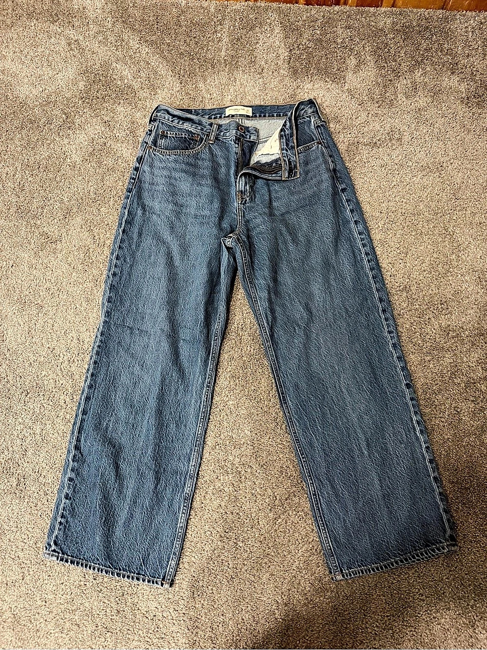 Abercrombie & Fitch High Rise Loose Jean Size 30